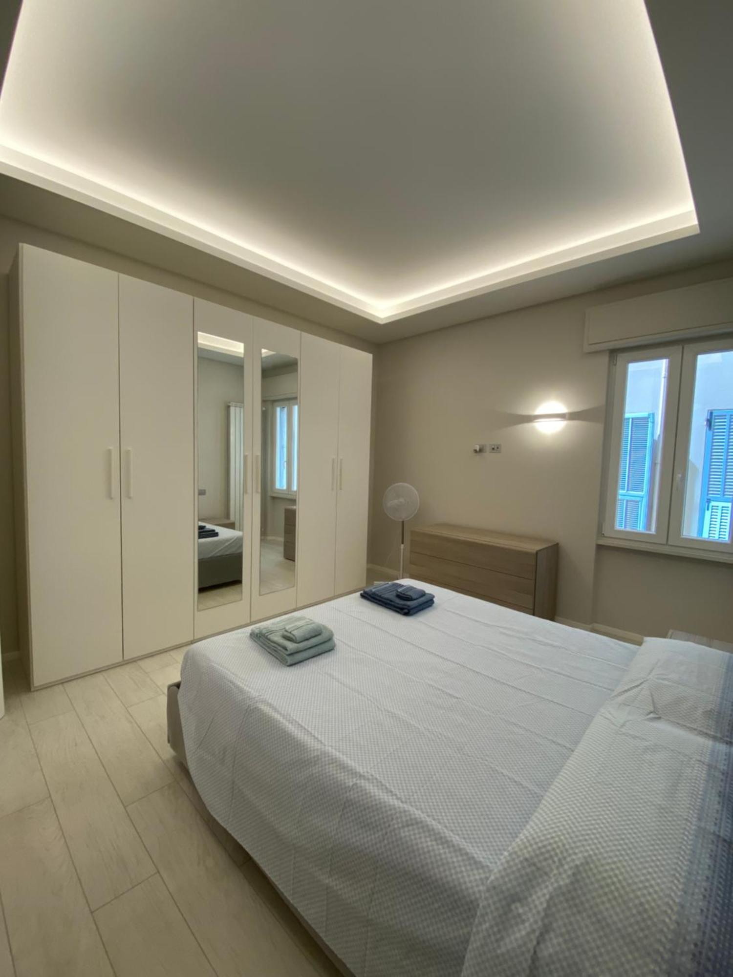因佩里亚Casa Dante: Oneglia Centro-Marina-Spiagge公寓 外观 照片