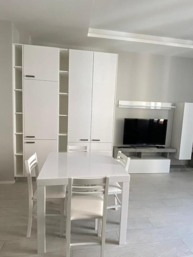 因佩里亚Casa Dante: Oneglia Centro-Marina-Spiagge公寓 外观 照片