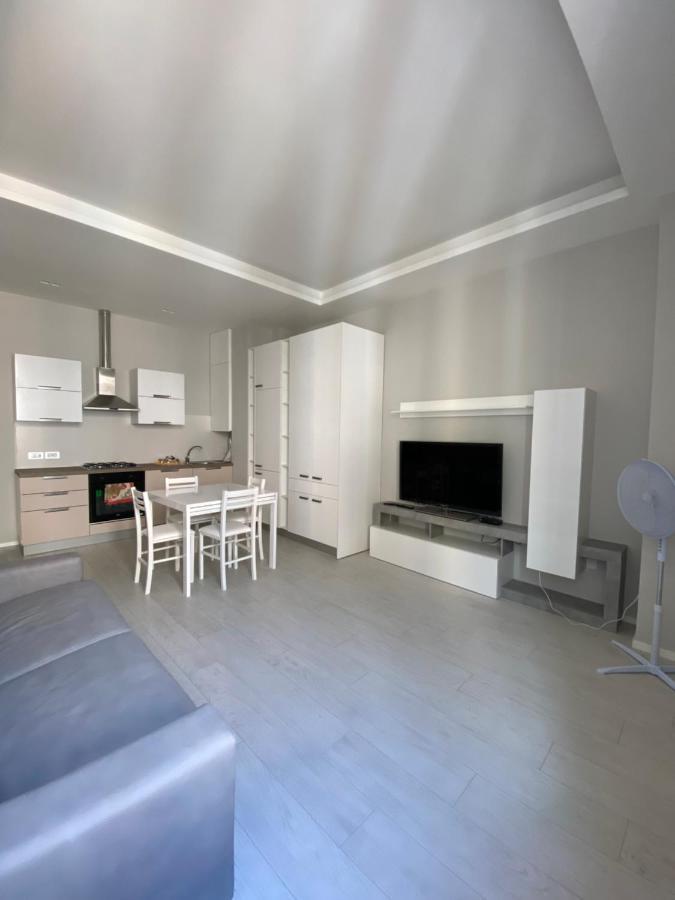 因佩里亚Casa Dante: Oneglia Centro-Marina-Spiagge公寓 外观 照片