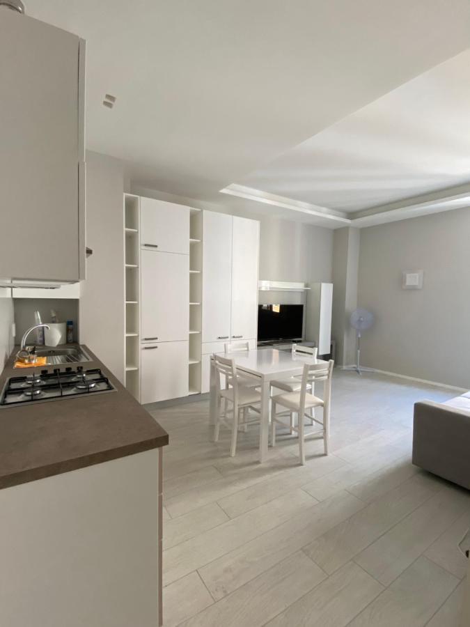 因佩里亚Casa Dante: Oneglia Centro-Marina-Spiagge公寓 外观 照片