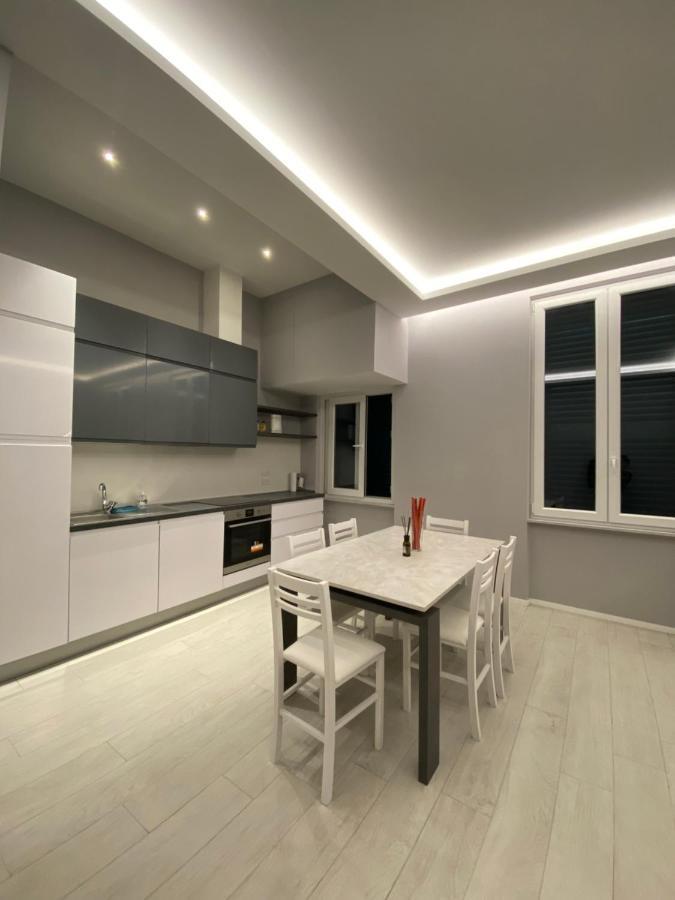 因佩里亚Casa Dante: Oneglia Centro-Marina-Spiagge公寓 外观 照片
