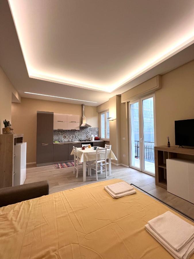 因佩里亚Casa Dante: Oneglia Centro-Marina-Spiagge公寓 外观 照片