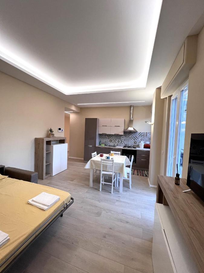 因佩里亚Casa Dante: Oneglia Centro-Marina-Spiagge公寓 外观 照片